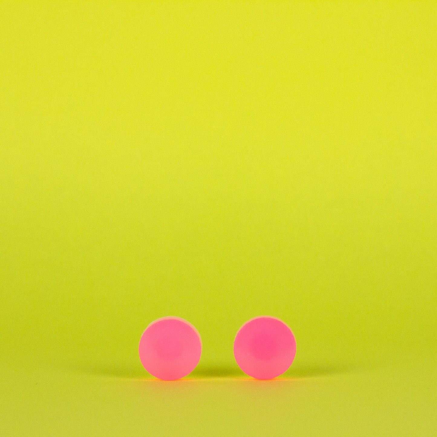 Glow in the Dark Earrings / Pink (Glows White)