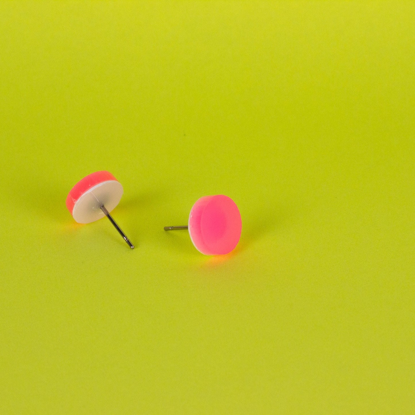 Glow in the Dark Earrings / Pink (Glows White)