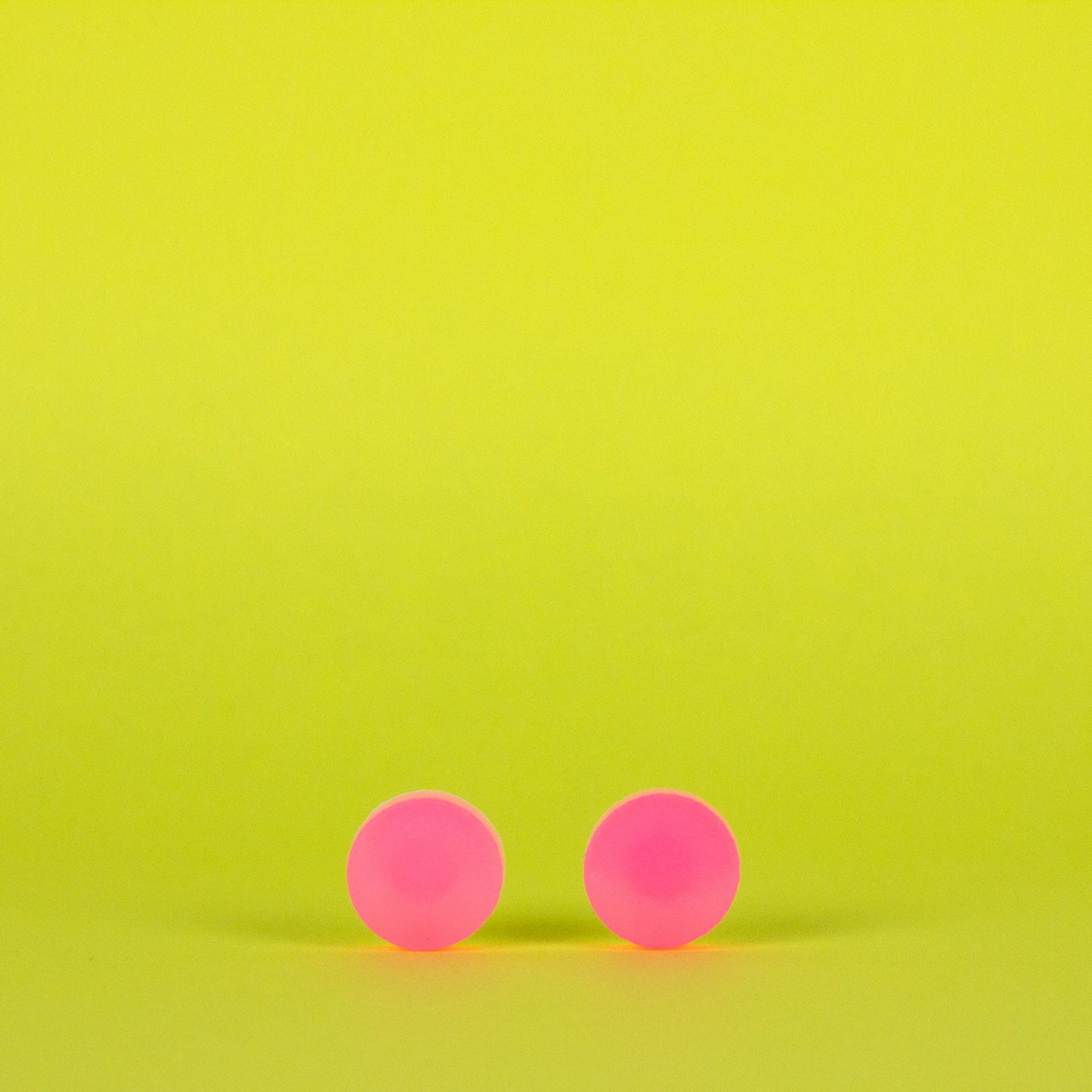 Glow in the Dark Earrings / Pink (Glows White)